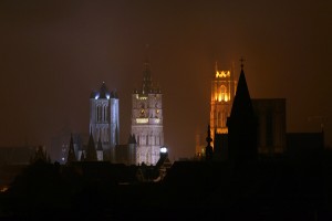 De torens bij nachte