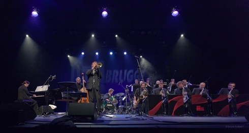 Brussels Jazz Orchestra op Jazz Brugge, BE door Bruno Bollaert