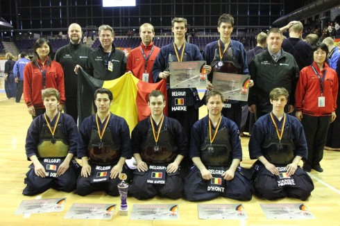 20130502_Belgisch mannenteam kendo met coaches