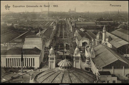 Panorama van op het Koloniaal Paleis