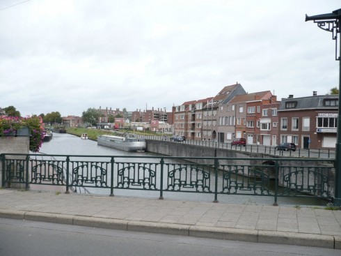 173. Kanaal Gent-Oostende , rechts Bargiekaai, links Zuidkaai, van op Bargiebrug